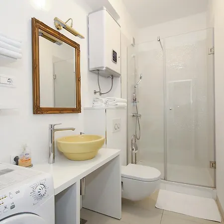Anna Apartment Split