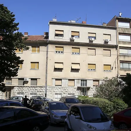 Anna Apartment *