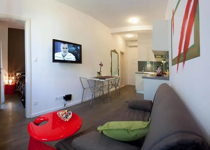 Anna Apartman *