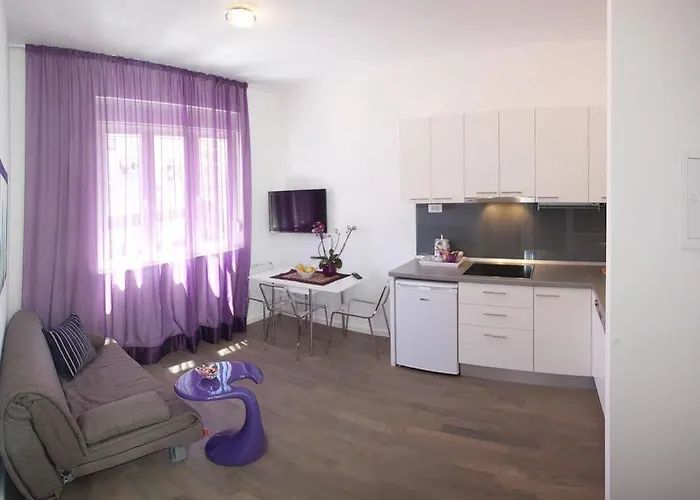 Anna Apartman *